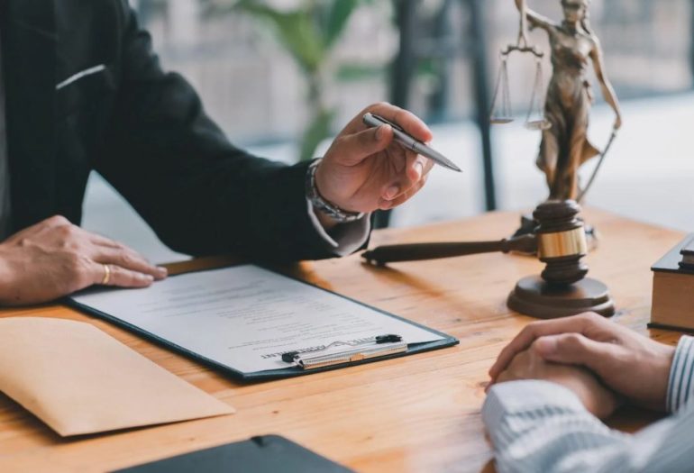 Как не попасться на удочку мошенников при выборе юриста: анализ рынка и схем развода в 2026 году